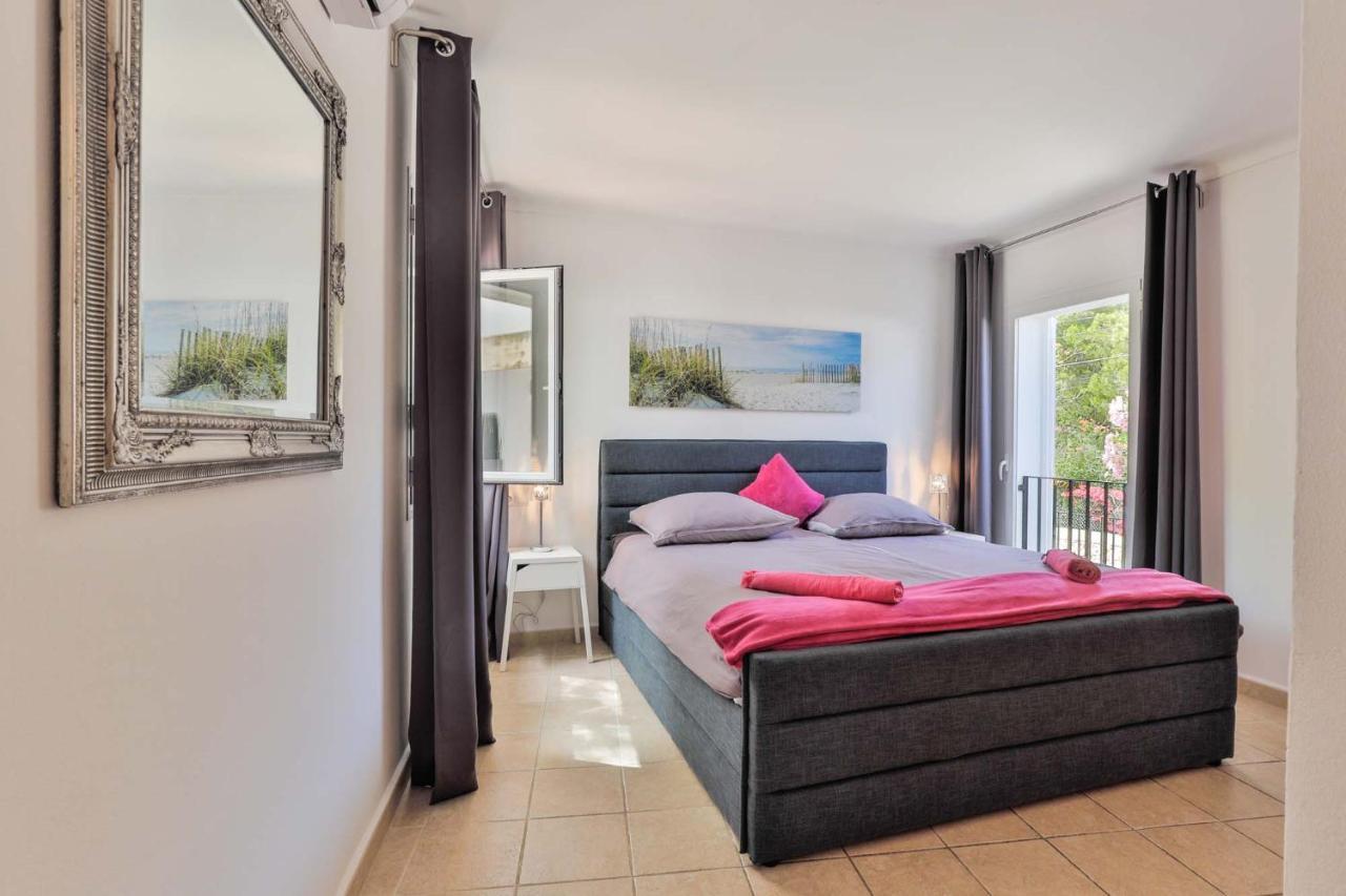 Villa Lumi-Oleanda 8 Pers Am Yachthafen Cala D' Or Cala d'Or  Bagian luar foto